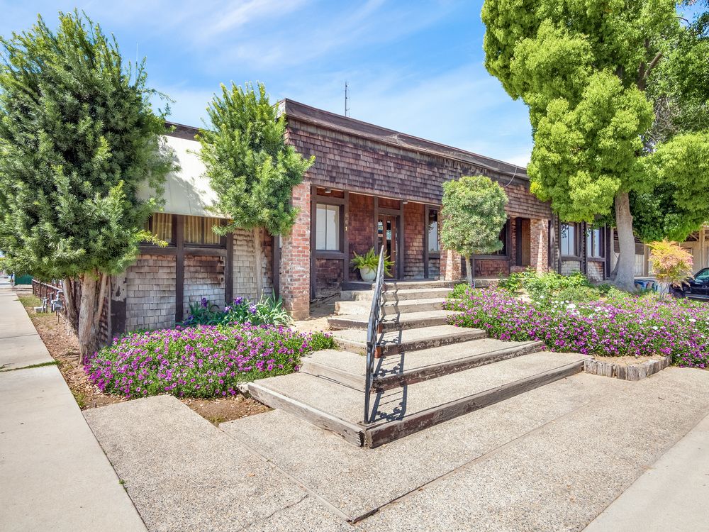 ±86,000 SF High Exposure Industrial Building on 2.42 Acres : 661 L St, Sanger, CA 93657